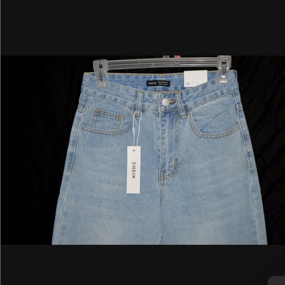 Stone Washed Middle Waisted Stright Jeans - Picture 2 of 3